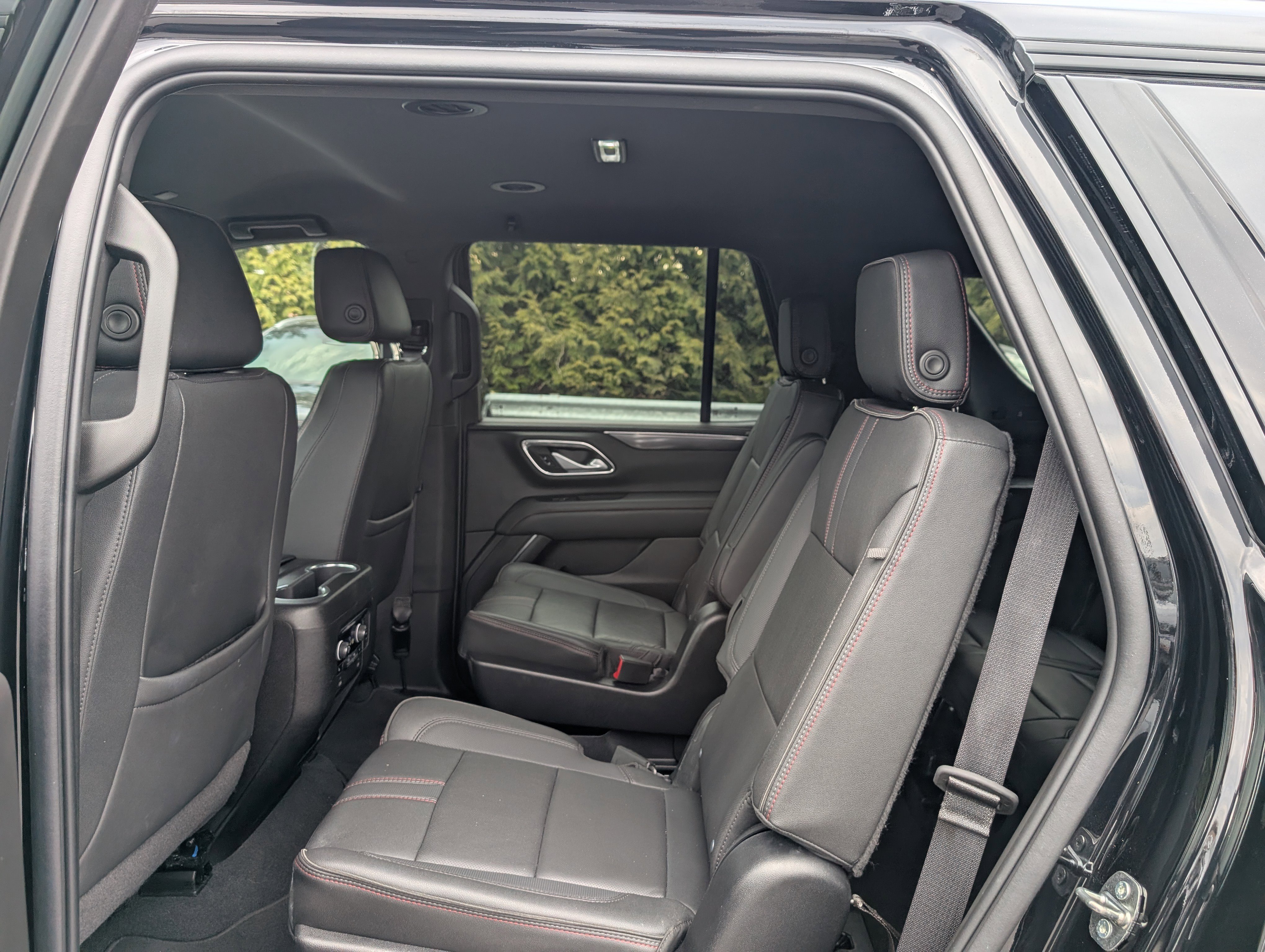 Used 2022 Chevrolet Tahoe RST w/ Luxury Package image 16