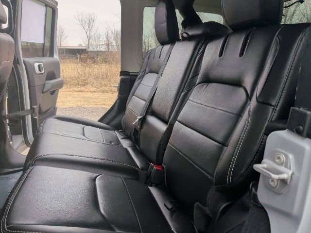 Used 2022 Jeep Wrangler Unlimited Sahara image 15