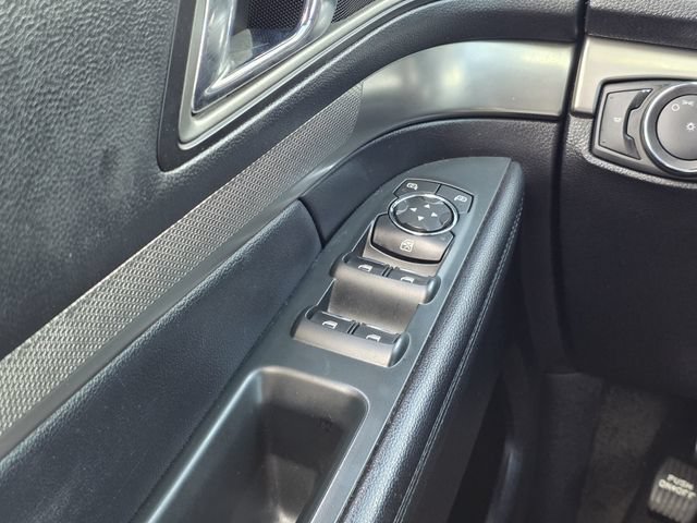Used 2018 Ford Explorer XLT FWD image 16