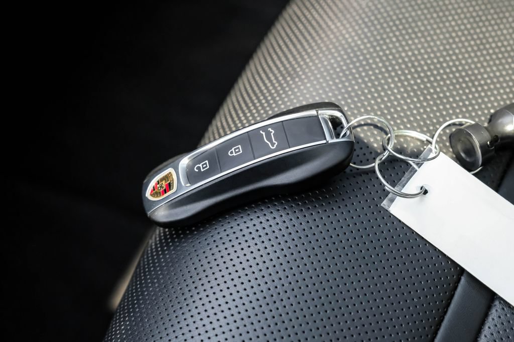 Used 2023 Porsche Cayenne Turbo AWD/4WD image 60