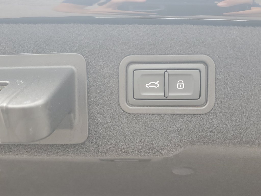 Certified 2024 Audi A8 L 3.0T AWD/4WD image 16