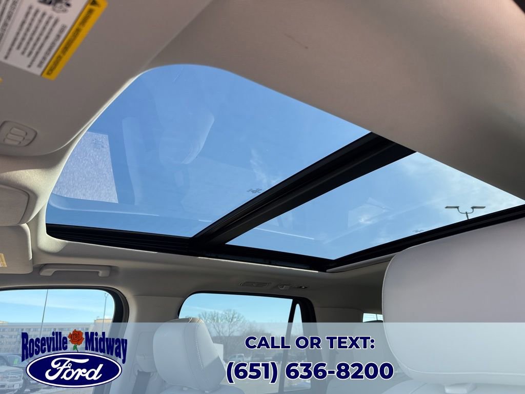 Used 2025 Ford Expedition Platinum image 29