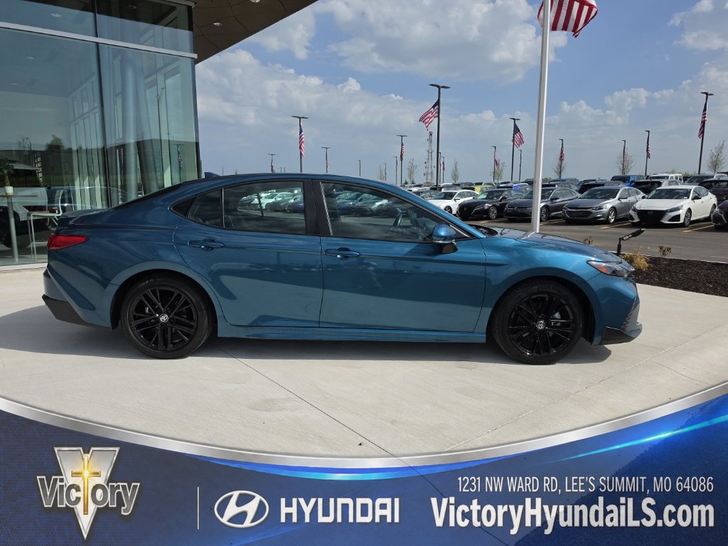 Used 2025 Toyota Camry SE FWD image 6