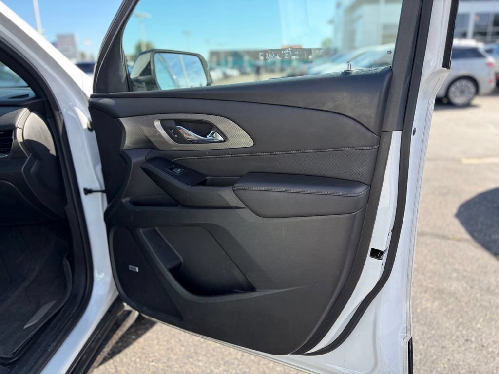 Used 2023 Chevrolet Traverse Premier w/ Redline Edition AWD/4WD image 19