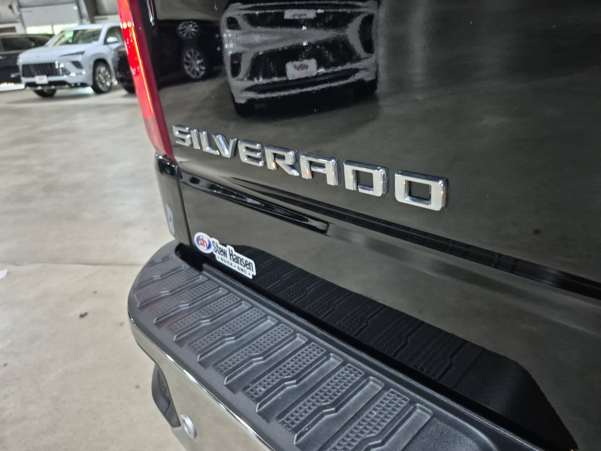 Certified 2026 Chevrolet Silverado 1500 LTZ w/ LTZ Premium Package AWD/4WD image 32