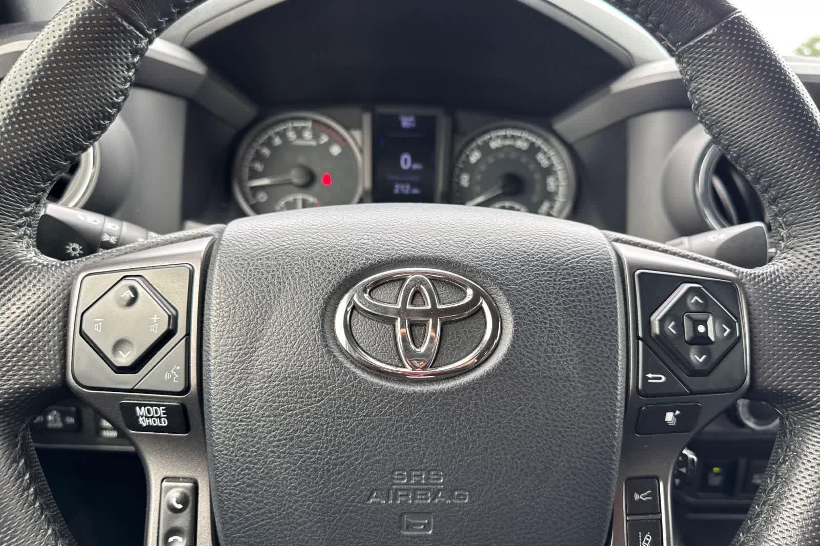 Used 2018 Toyota Tacoma TRD Off-Road w/ Technology Package AWD/4WD image 23