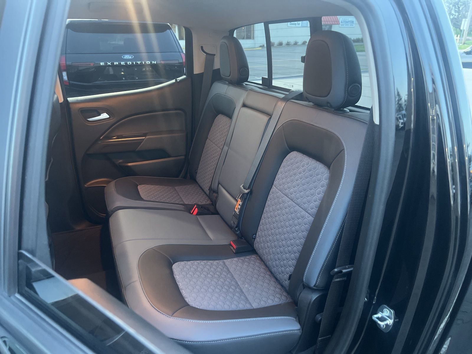 Used 2022 Chevrolet Colorado Z71 w/ Z71 Midnight Edition image 39