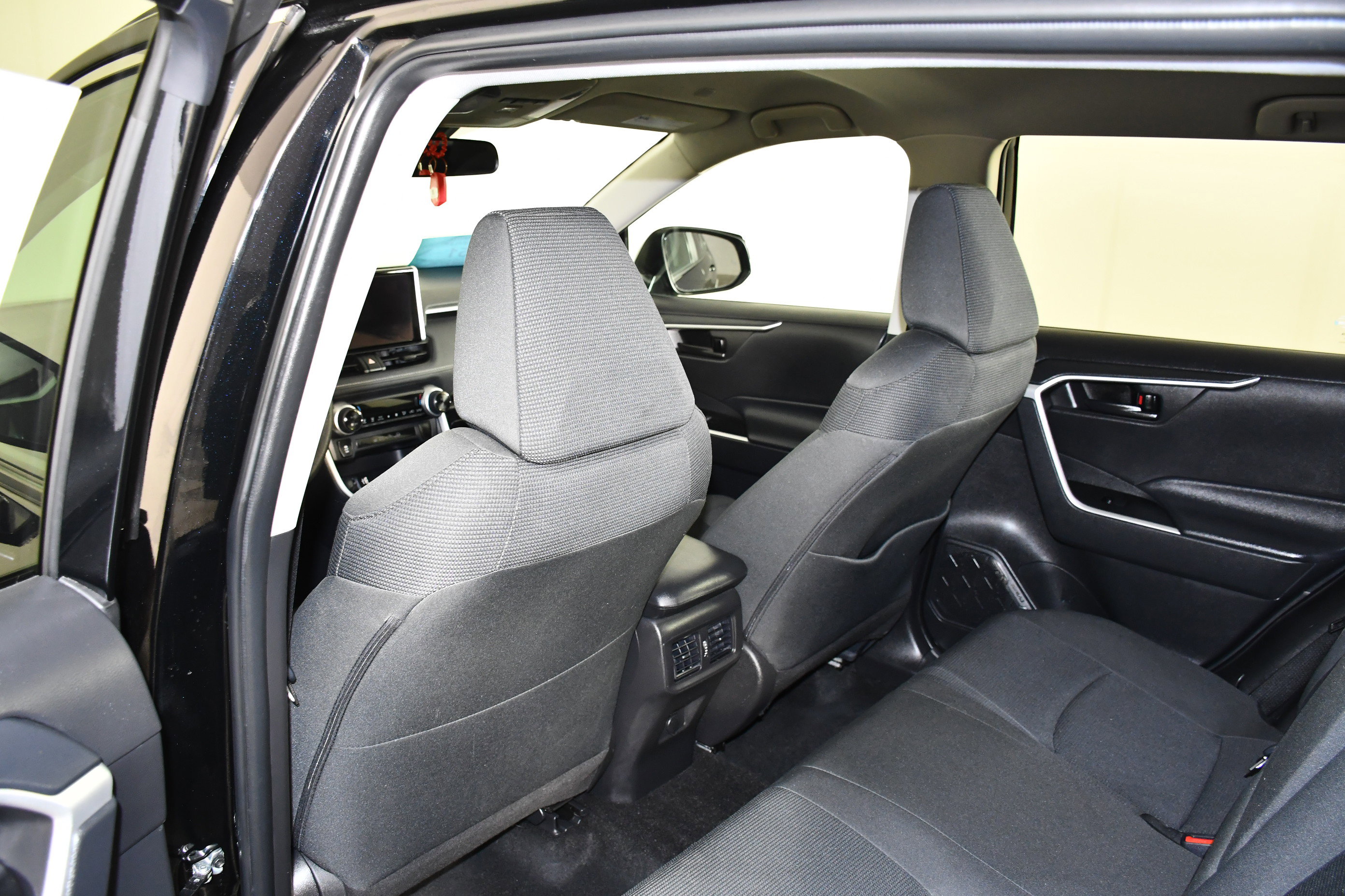 Used 2024 Toyota RAV4 LE AWD/4WD image 47