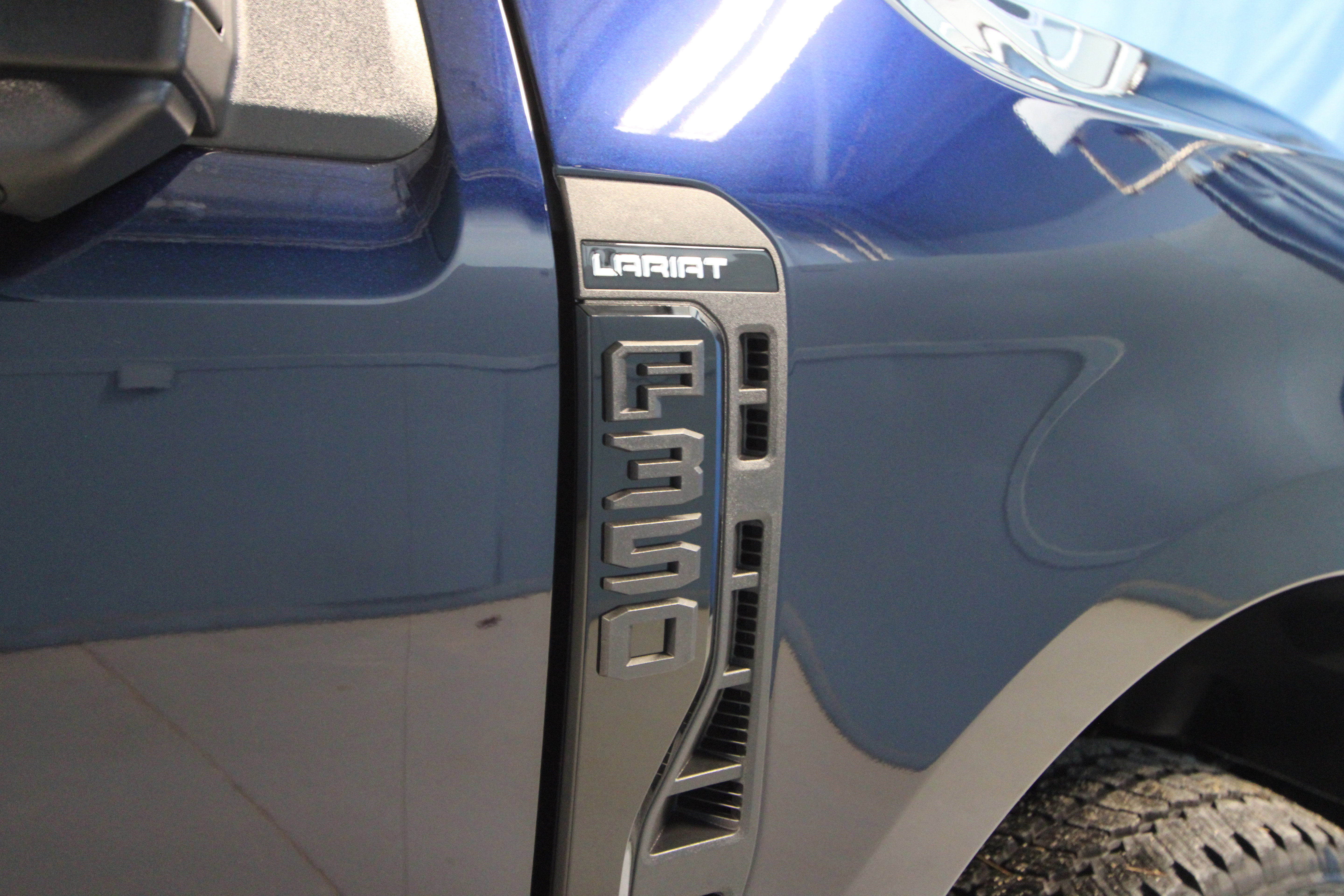 New 2025 Ford F350 Lariat w/ Lariat Ultimate Package image 39