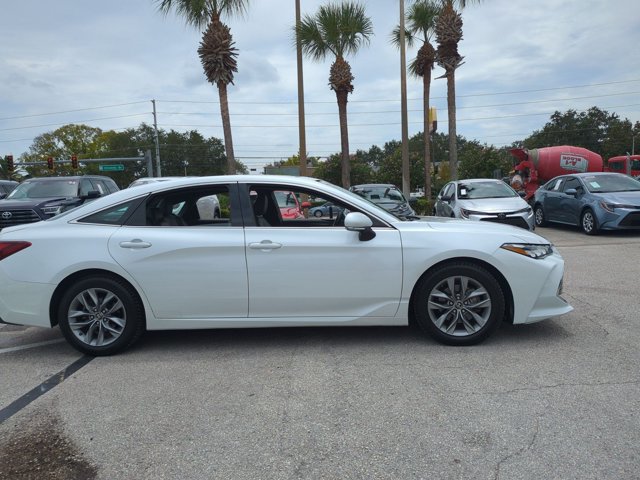 Used 2019 Toyota Avalon XLE w/ Moonroof Package FWD image 4