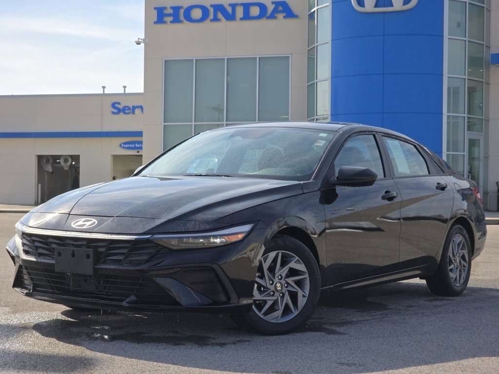 Used 2025 Hyundai Elantra Blue image 35