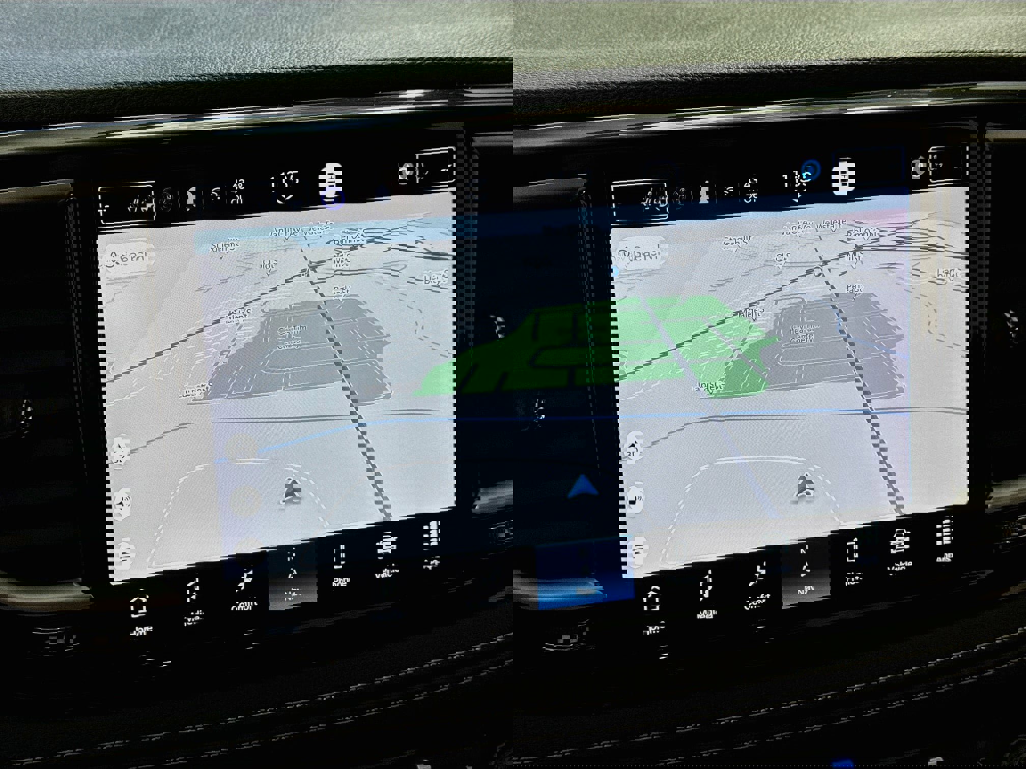 Used 2023 Chrysler Pacifica Limited w/ Uconnect Theater Family Group FWD video 2