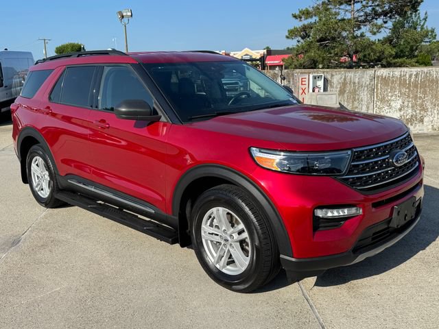 Used 2024 Ford Explorer XLT w/ Equipment Group 202A AWD/4WD image 6