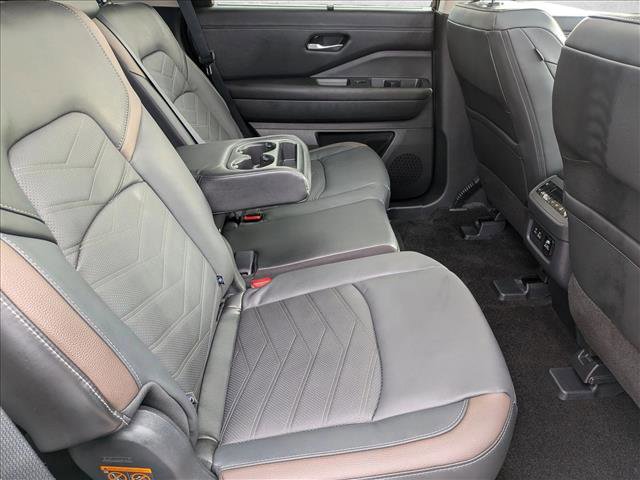 Used 2025 Nissan Pathfinder Platinum w/ Cargo Package image 21