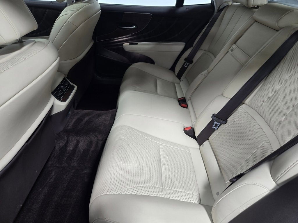 Used 2019 Lexus LS 500 image 32