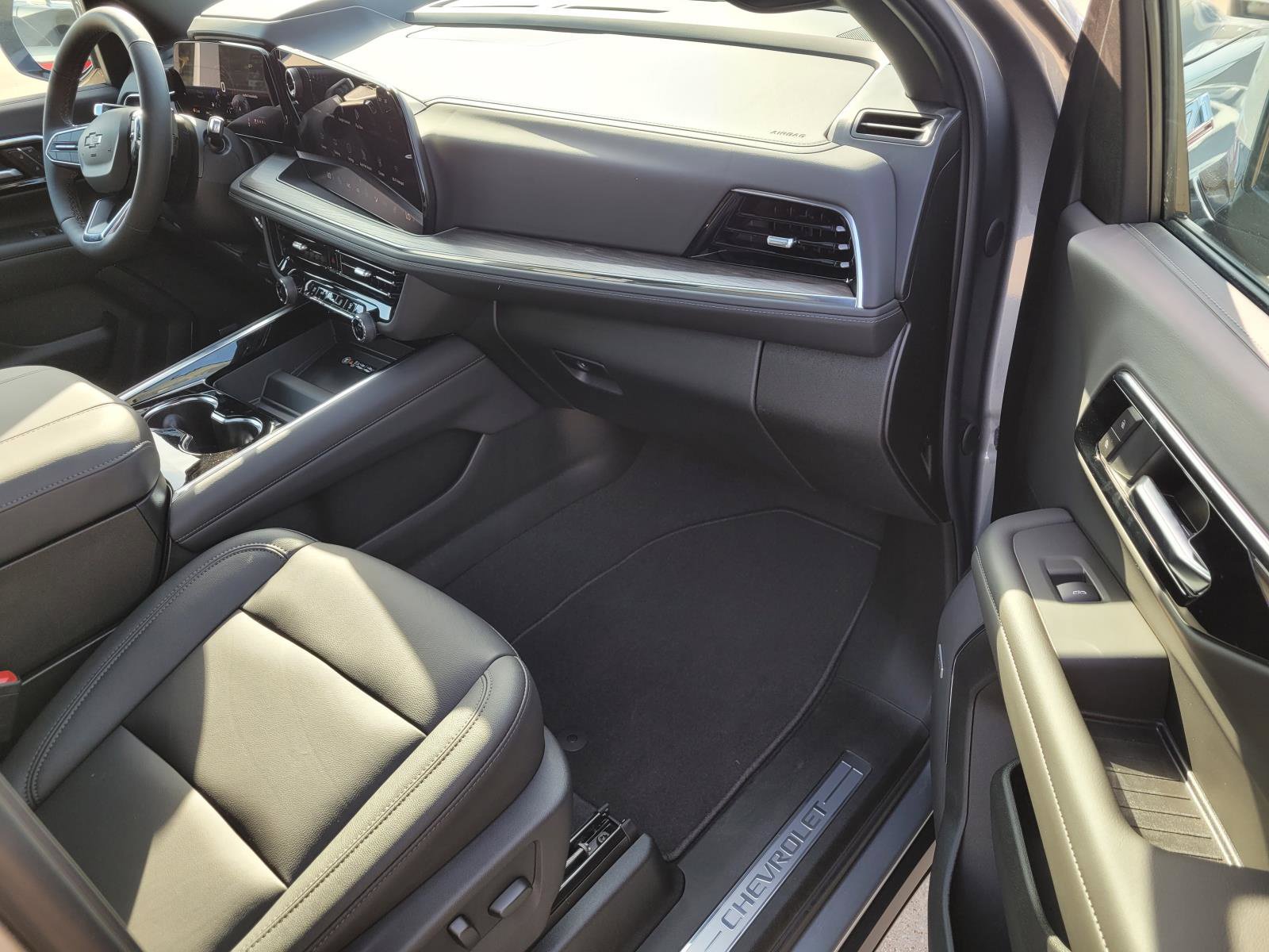 New 2026 Chevrolet Suburban Z71 w/ Z71 Off-Road Package AWD/4WD image 6
