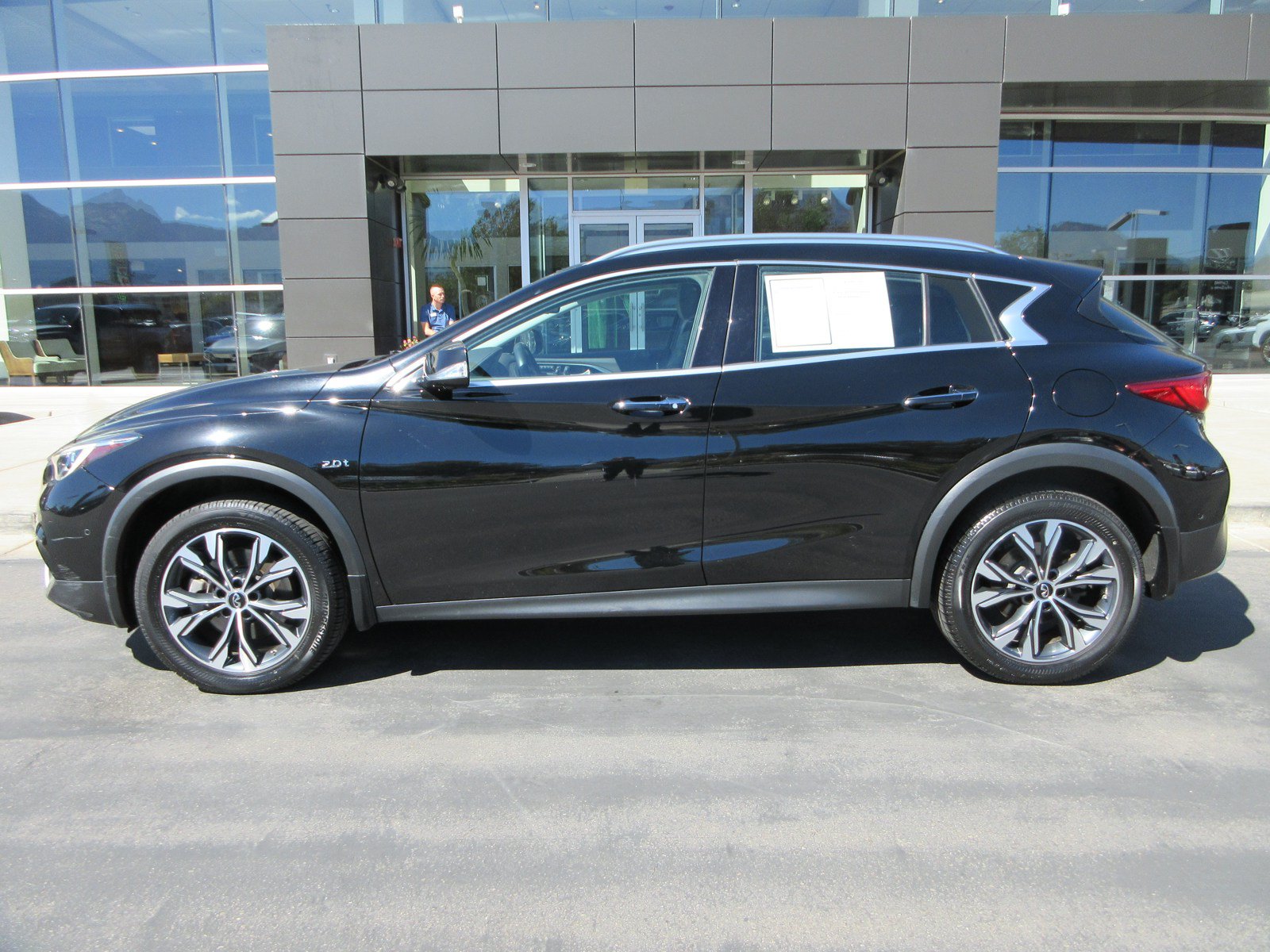 Used 2018 INFINITI QX30 AWD w/ Pro Assist Package image 4