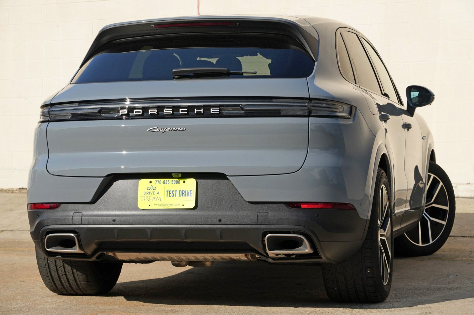 Used 2025 Porsche Cayenne E-Hybrid w/ Premium Package Plus AWD/4WD image 5