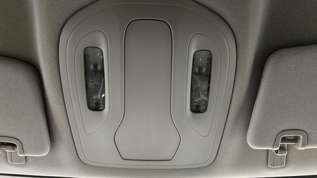 Used 2020 Chrysler Voyager L FWD image 31