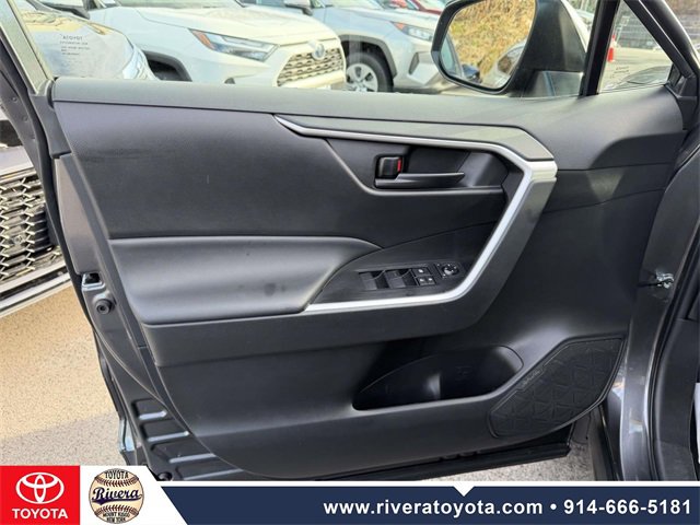 Used 2022 Toyota RAV4 LE image 9