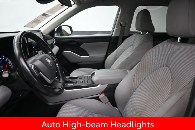 Used 2022 Toyota Highlander LE AWD/4WD image 13