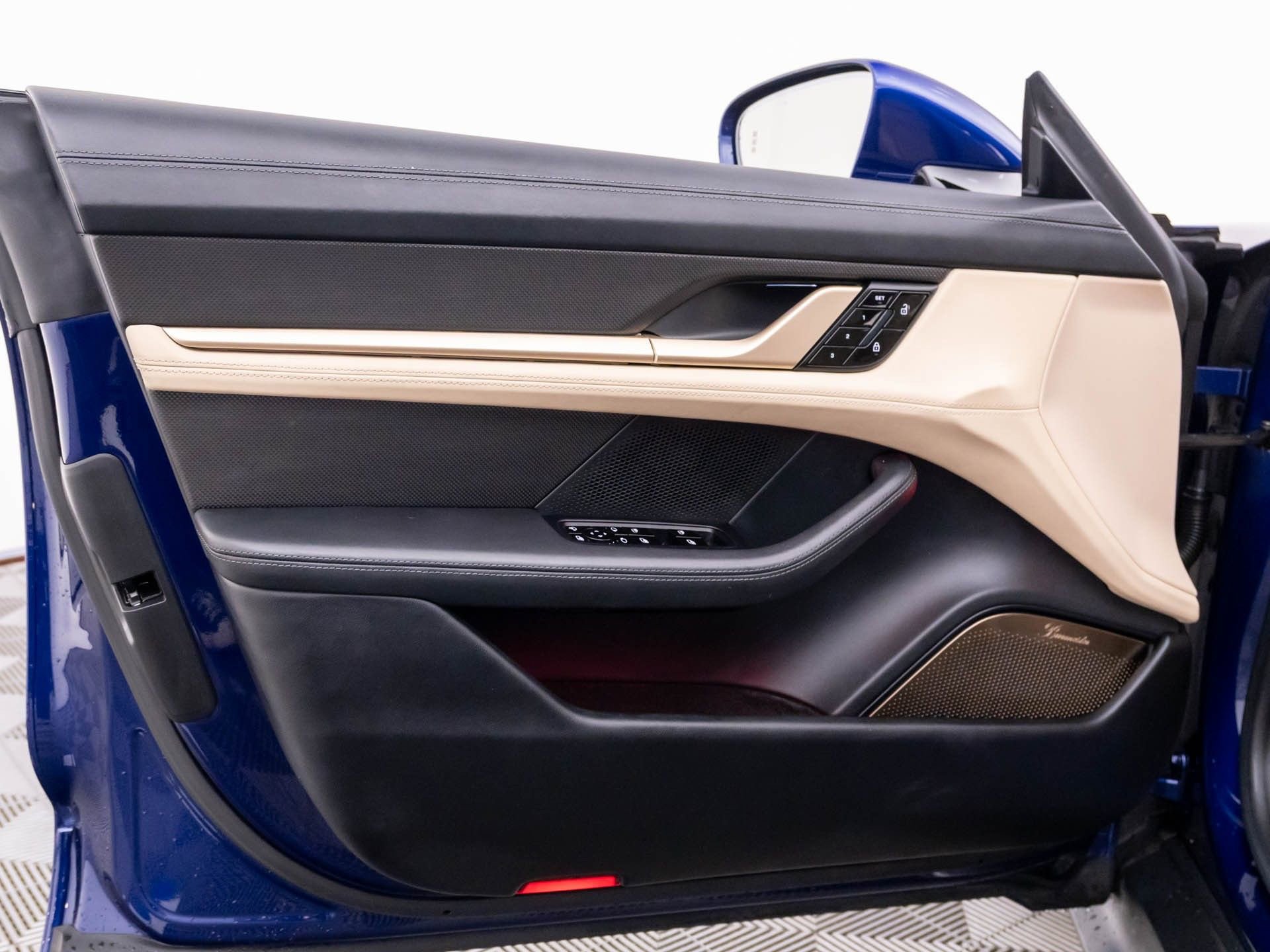 Certified 2020 Porsche Taycan Turbo S w/ Premium Package AWD/4WD image 14