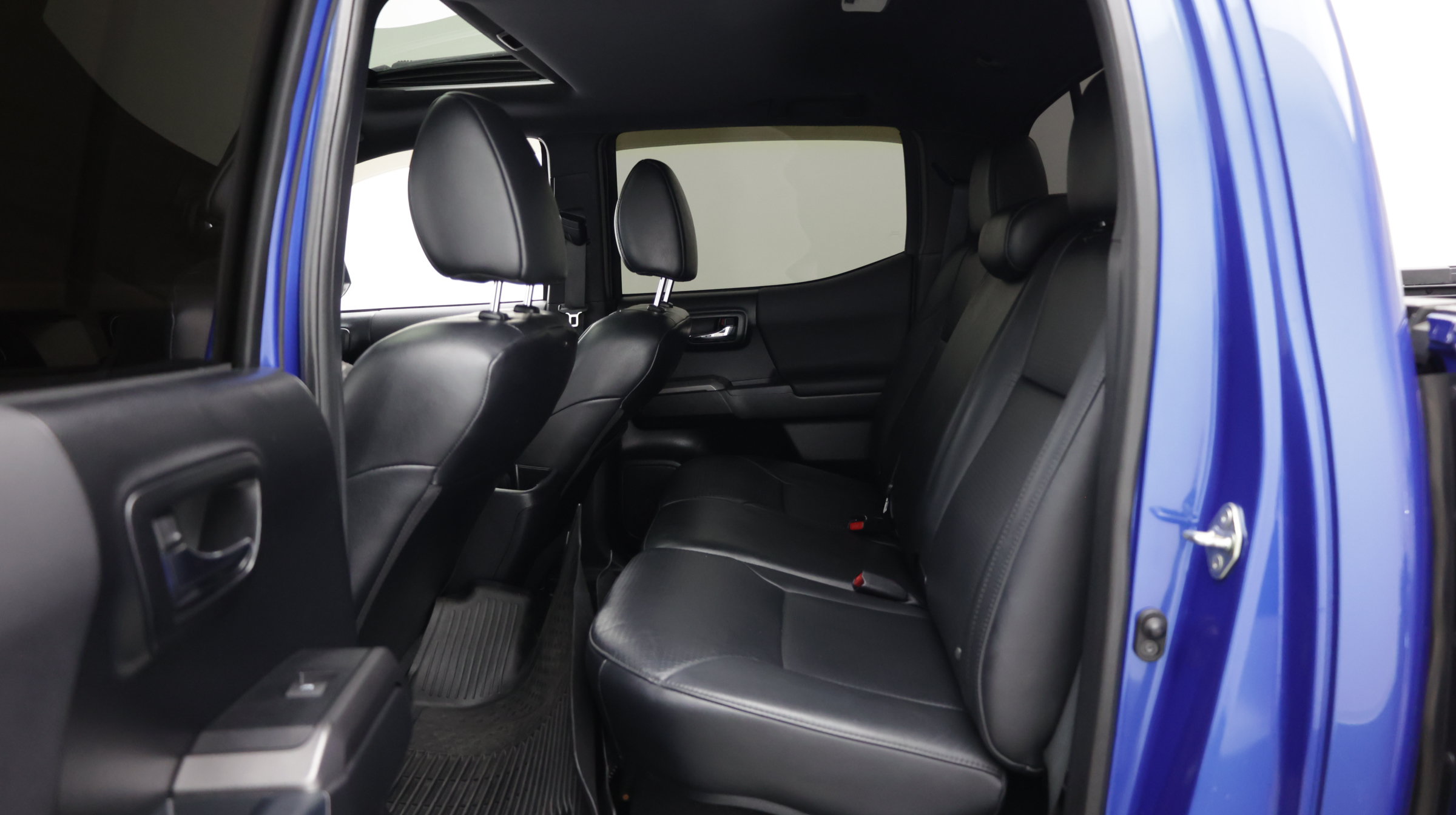 Used 2018 Toyota Tacoma TRD Sport AWD/4WD image 34