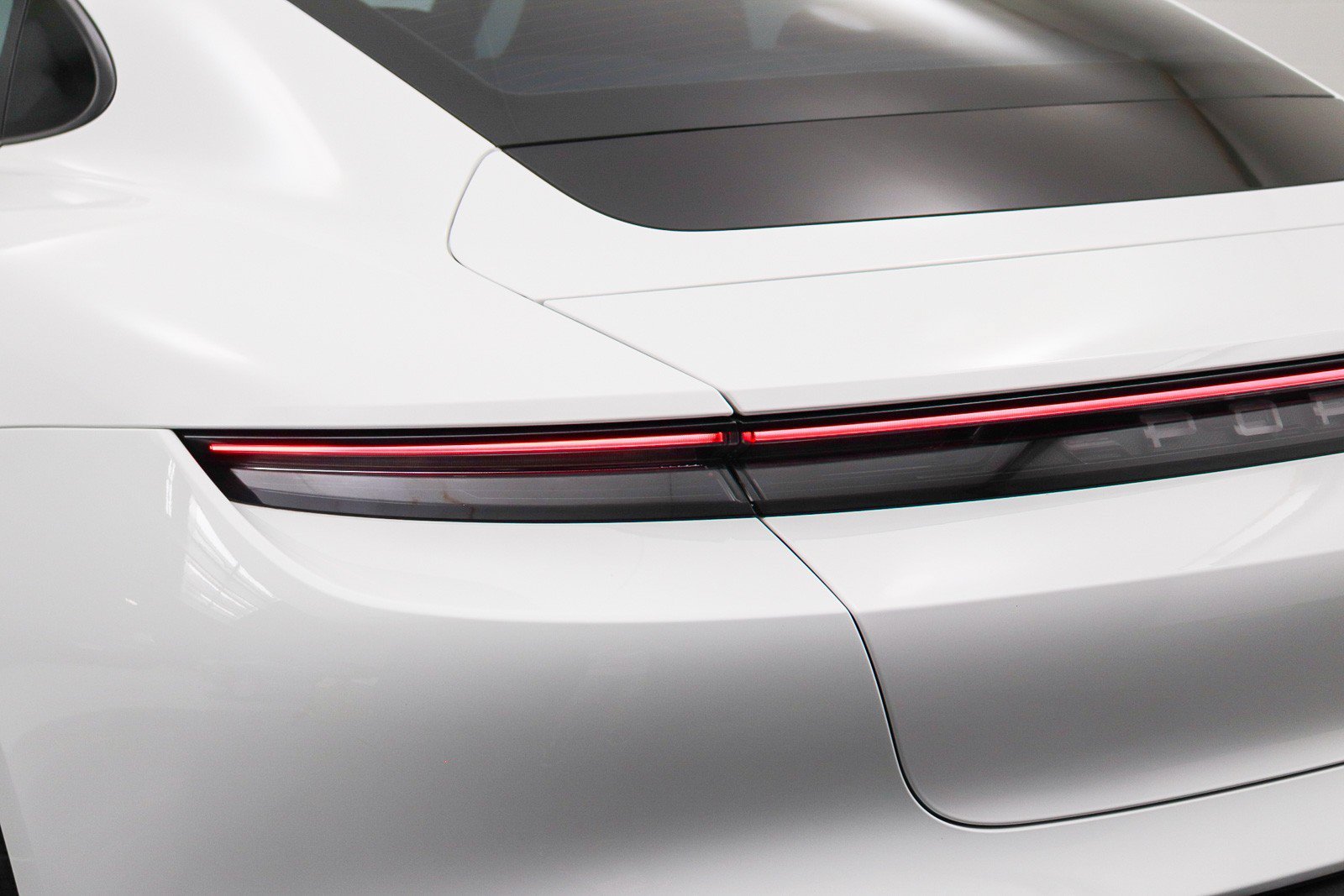 Used 2022 Porsche Taycan RWD image 11