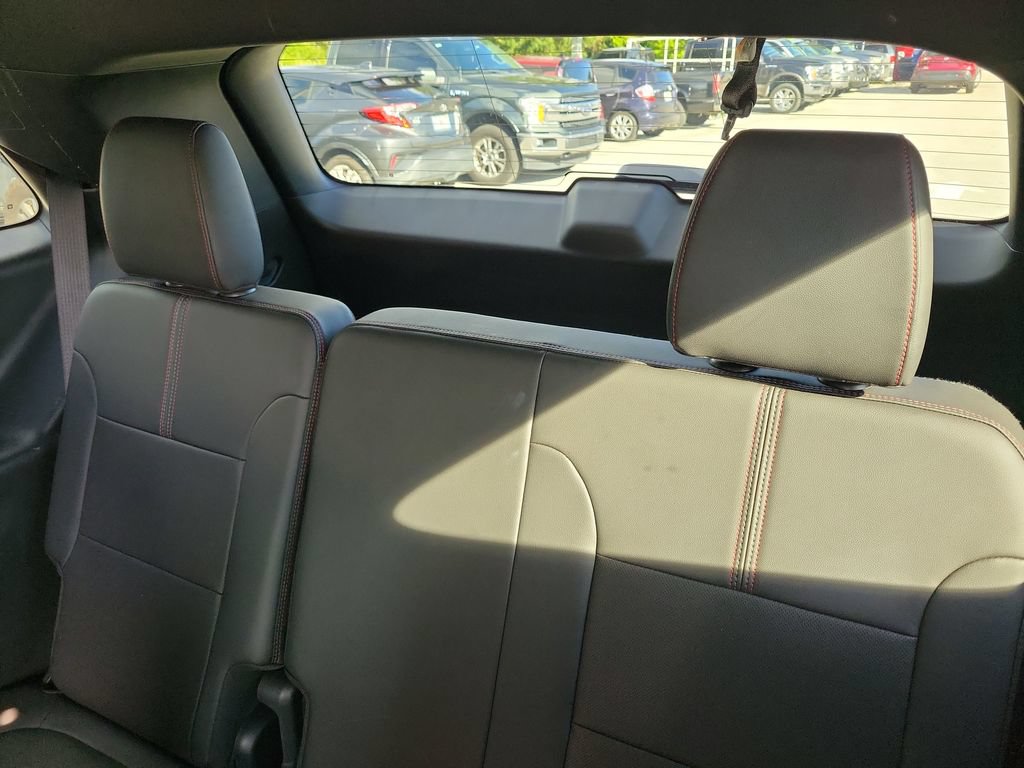 Used 2023 Chevrolet Traverse RS FWD image 24