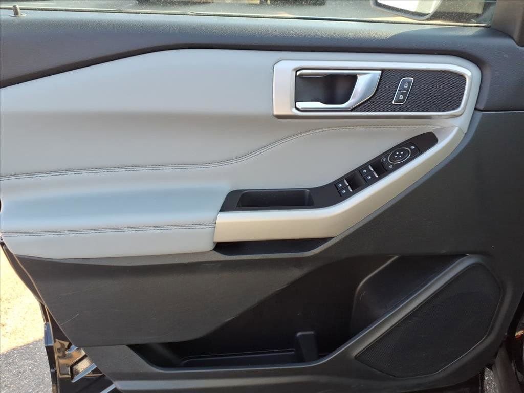 Certified 2024 Ford Explorer XLT w/ Equipment Group 202A AWD/4WD image 15