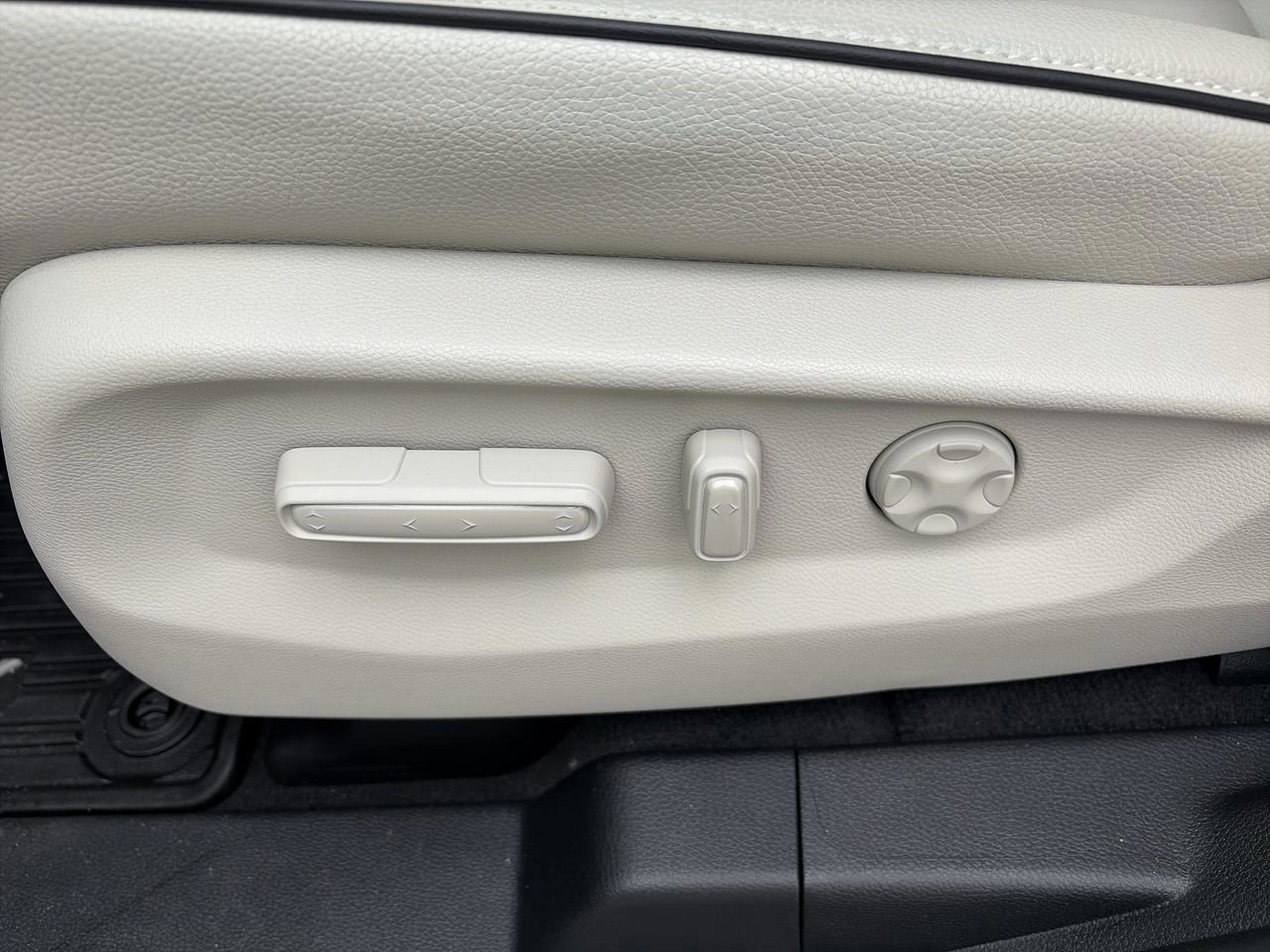 Certified 2025 Honda Odyssey Touring image 14