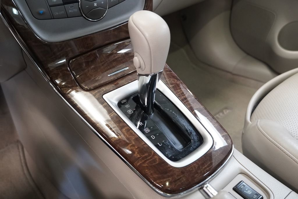 Used 2014 Nissan Sentra SL w/ Premium Package FWD image 22