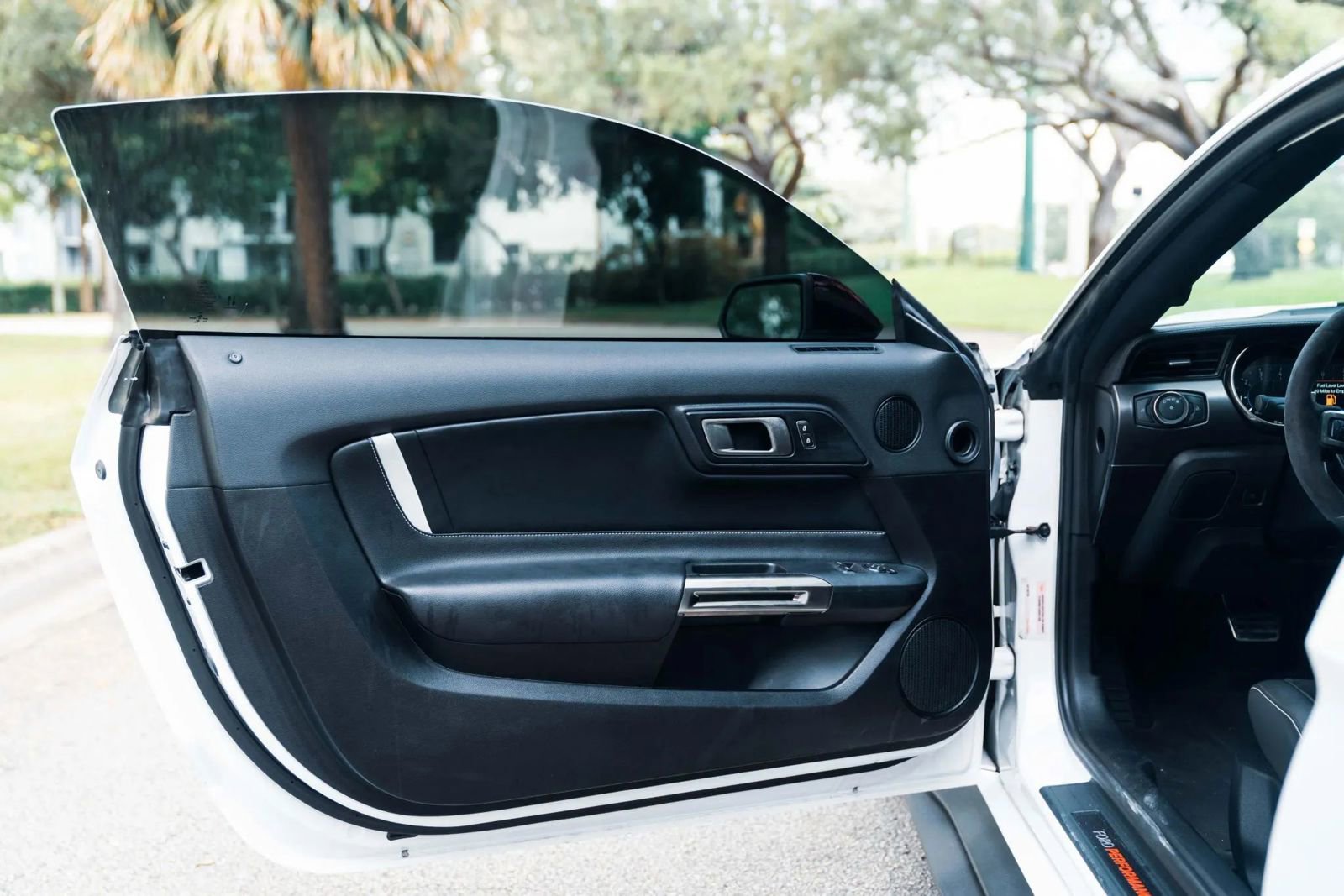 Used 2020 Ford Mustang Shelby GT500 w/ Technology Package image 26