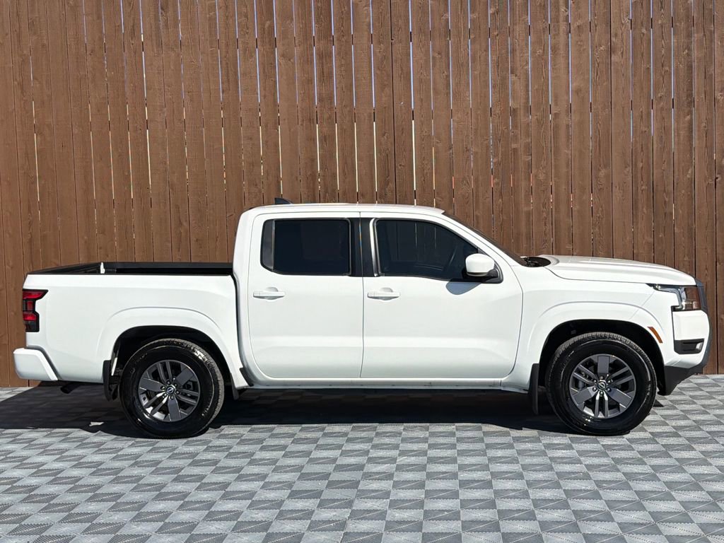 Used 2025 Nissan Frontier SV w/ Tow Package image 13