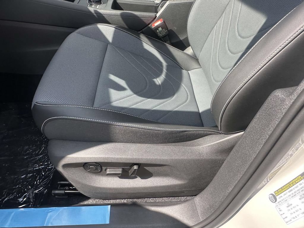 New 2026 Volkswagen Tiguan SE R-Line AWD/4WD image 15