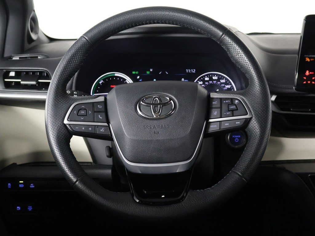 Used 2022 Toyota Sienna Limited image 40