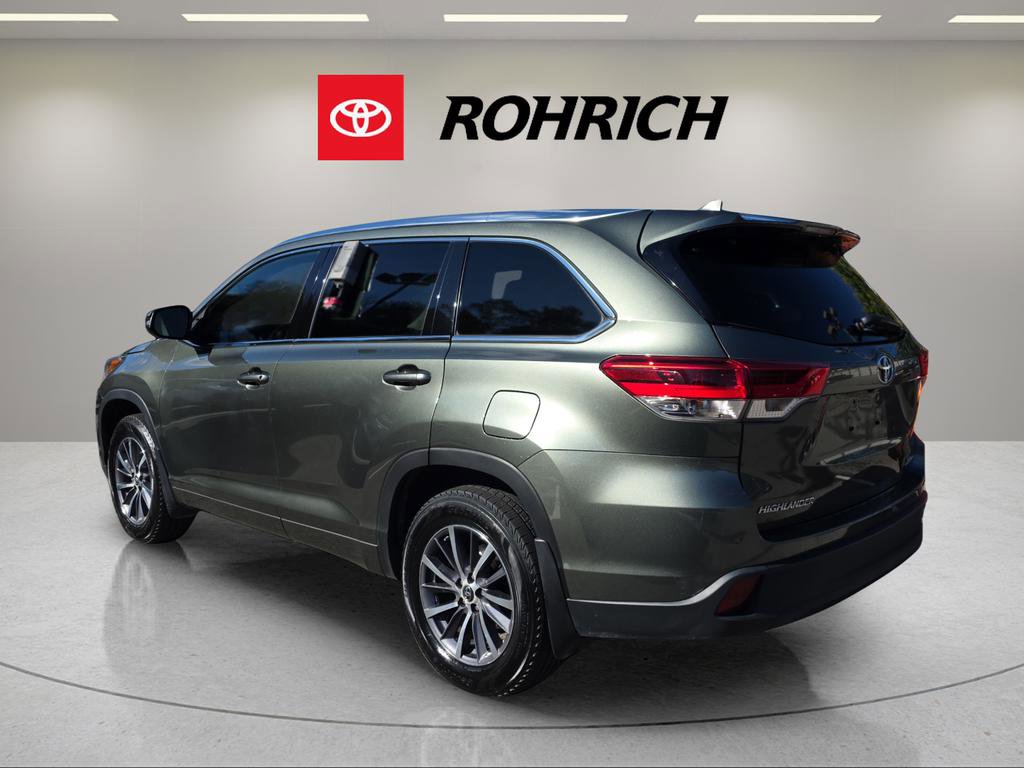 Used 2017 Toyota Highlander XLE w/ Carpet Mat Package AWD/4WD image 4