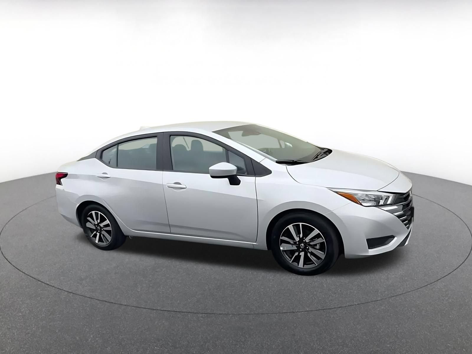 Used 2025 Nissan Versa SV FWD image 2