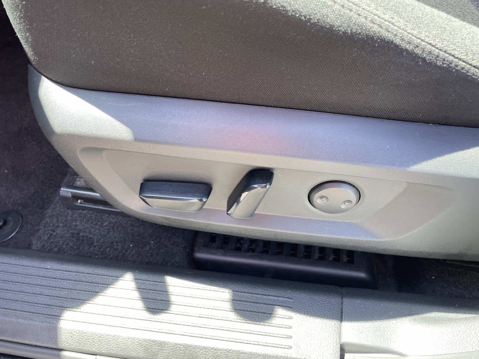 Used 2024 Nissan Rogue SV AWD/4WD image 18