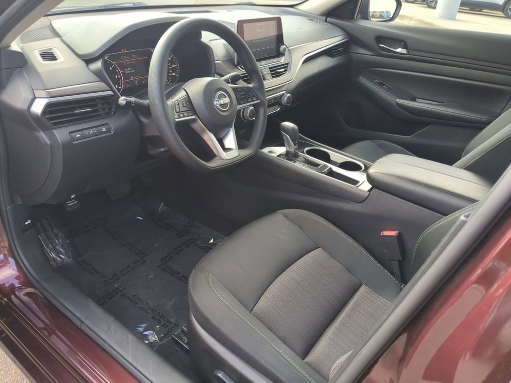Used 2024 Nissan Altima 2.5 SV FWD image 16