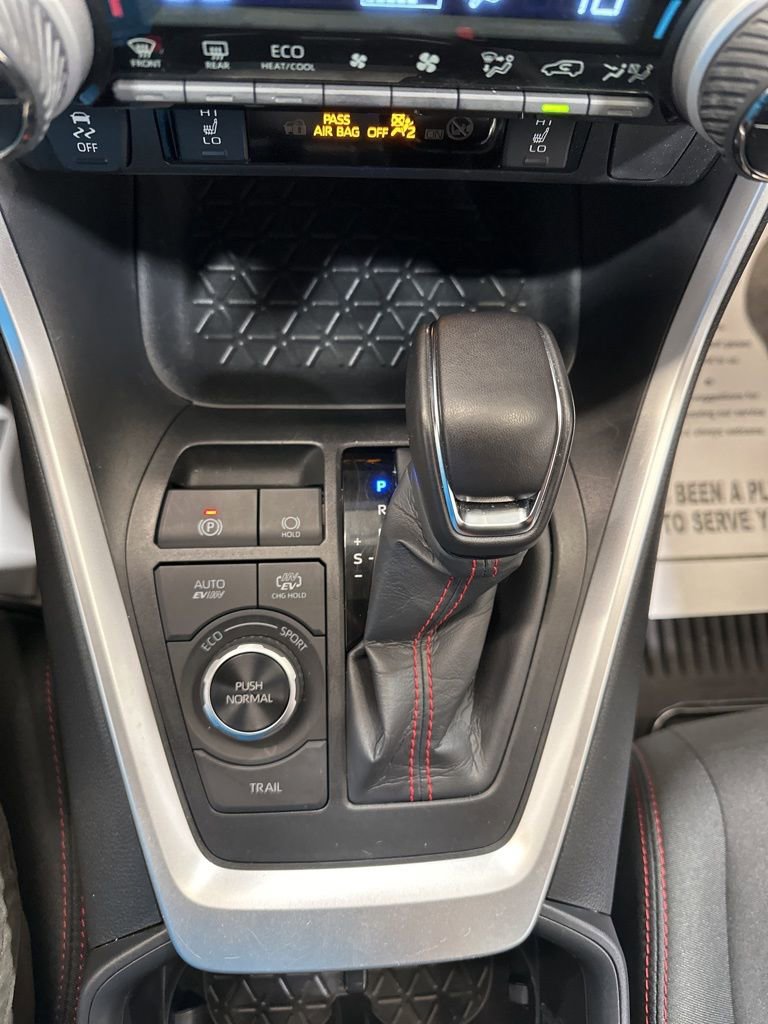 Used 2025 Toyota RAV4 SE image 28