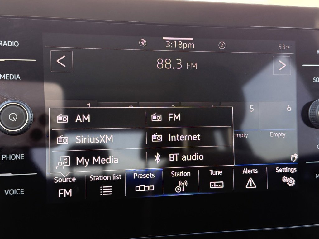 Used 2025 Volkswagen Taos SE image 12