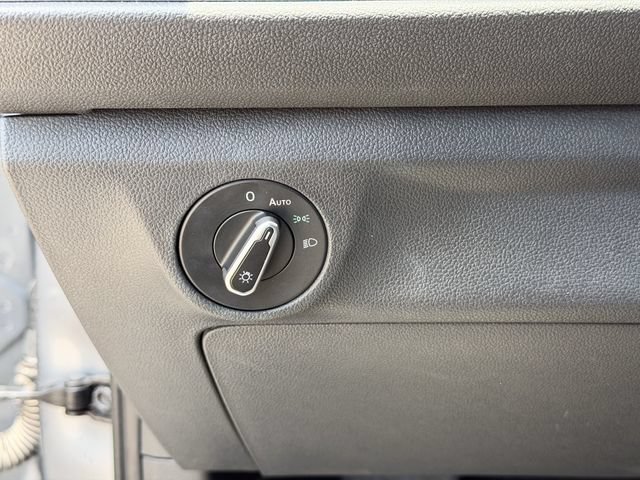 Used 2024 Volkswagen Jetta SE FWD image 8