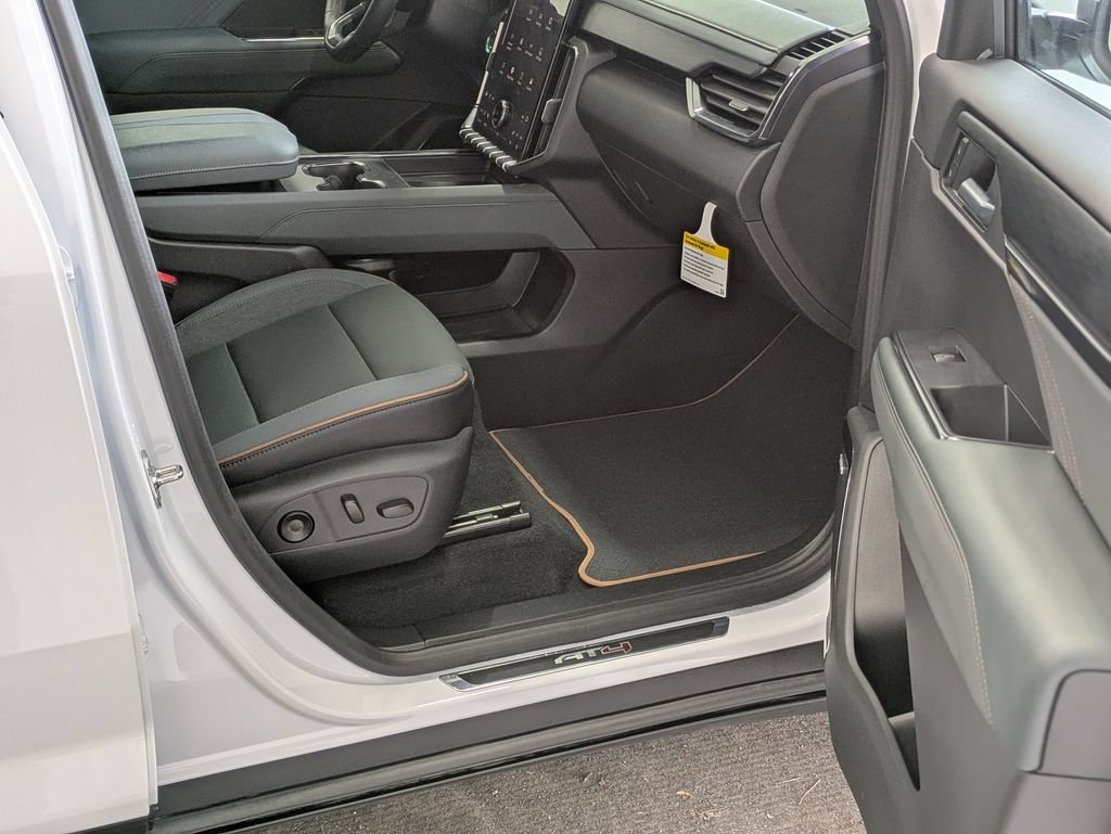 New 2026 GMC Acadia AT4 w/ LPO, Floor Liner Package AWD/4WD image 34