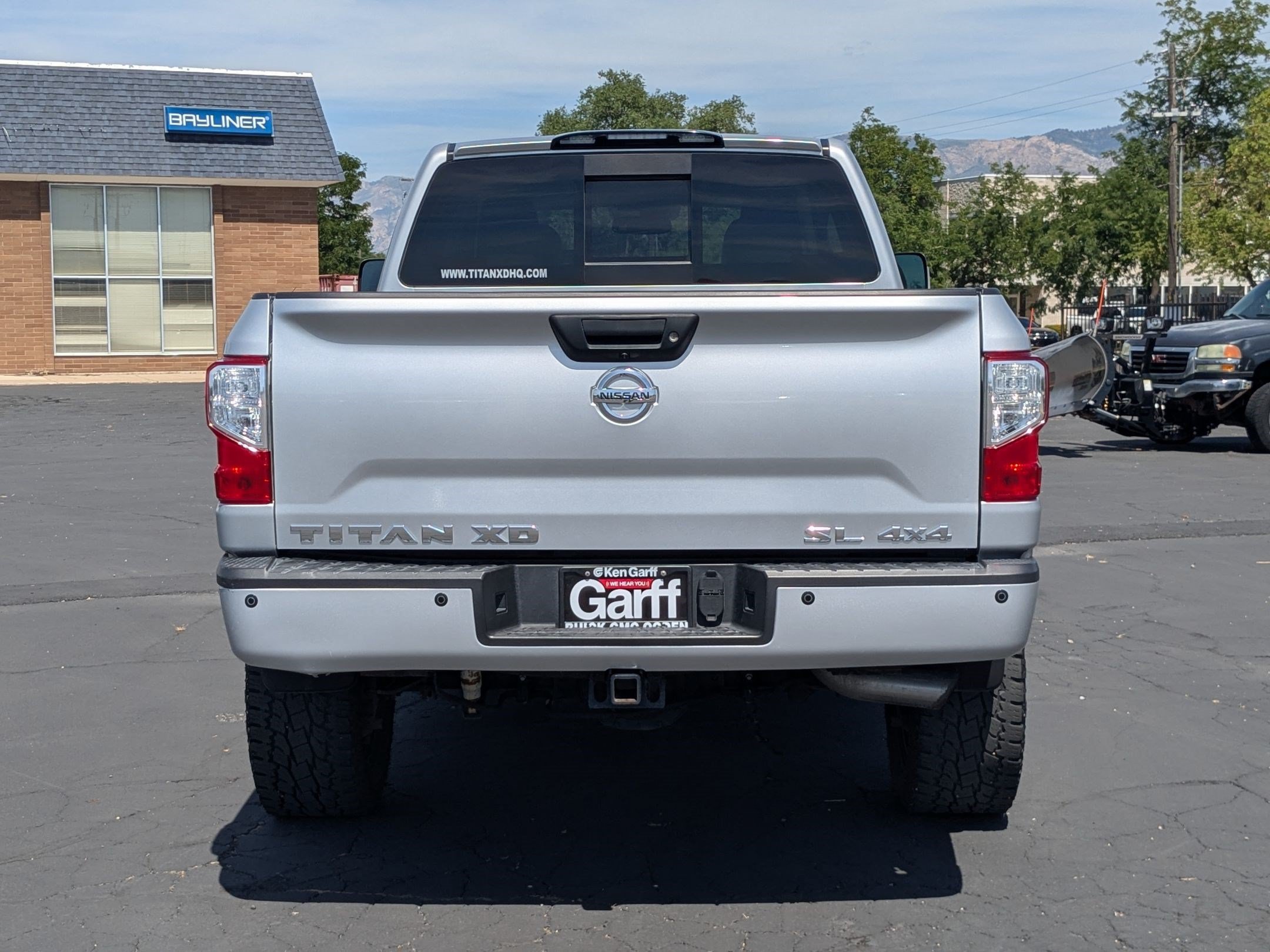 Used 2017 Nissan Titan SL AWD/4WD image 4