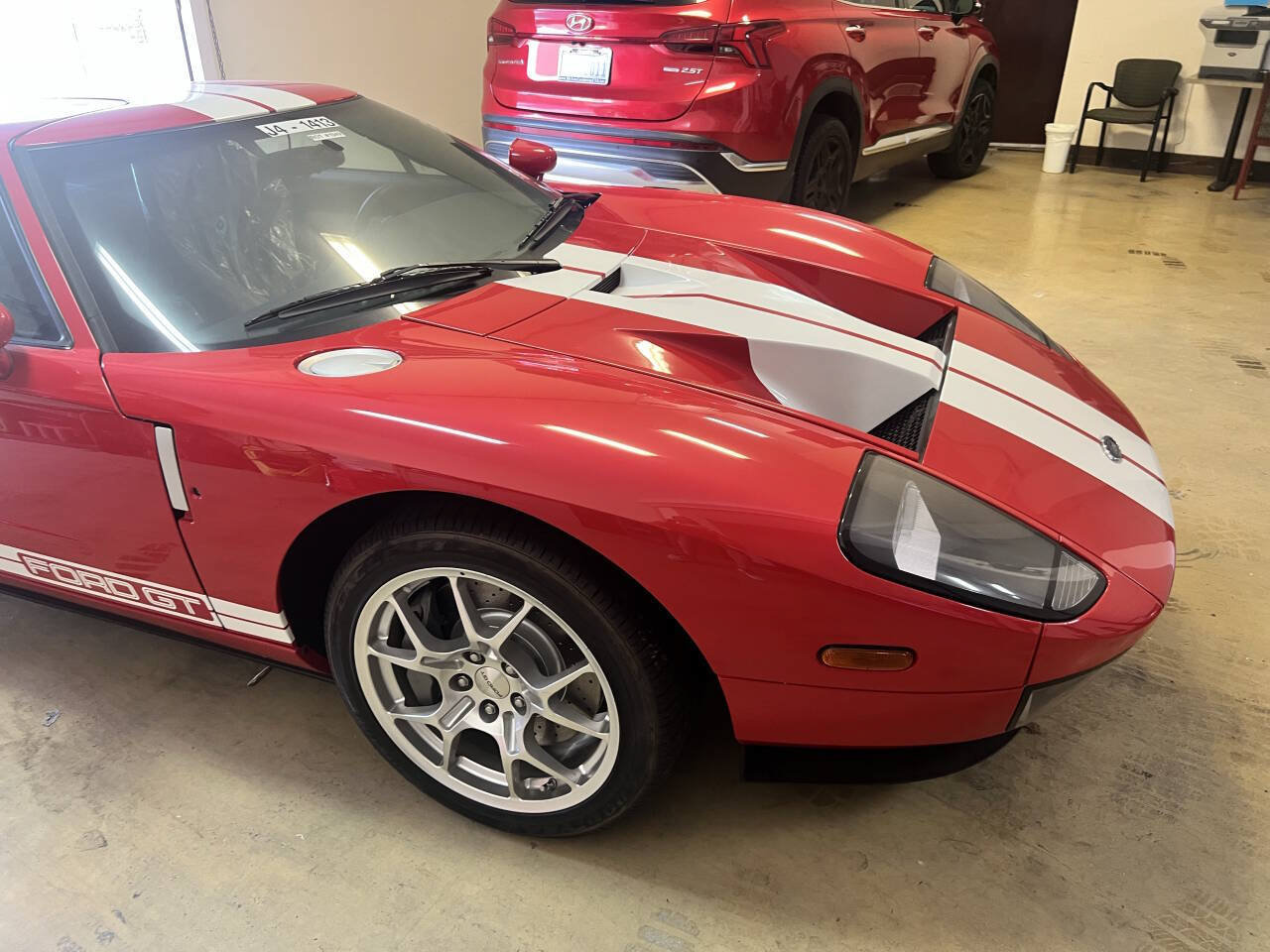 Used 2005 Ford GT RWD image 57