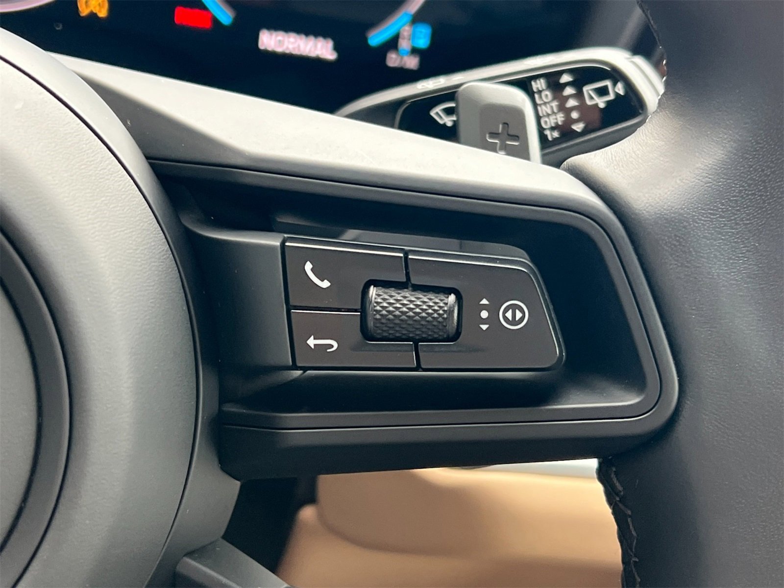 Certified 2025 Porsche Cayenne image 30