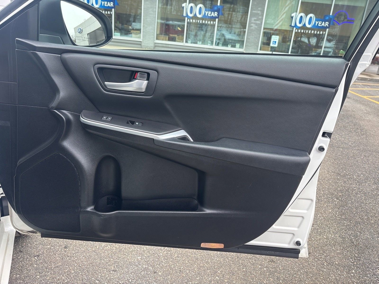 Used 2015 Toyota Camry SE image 40