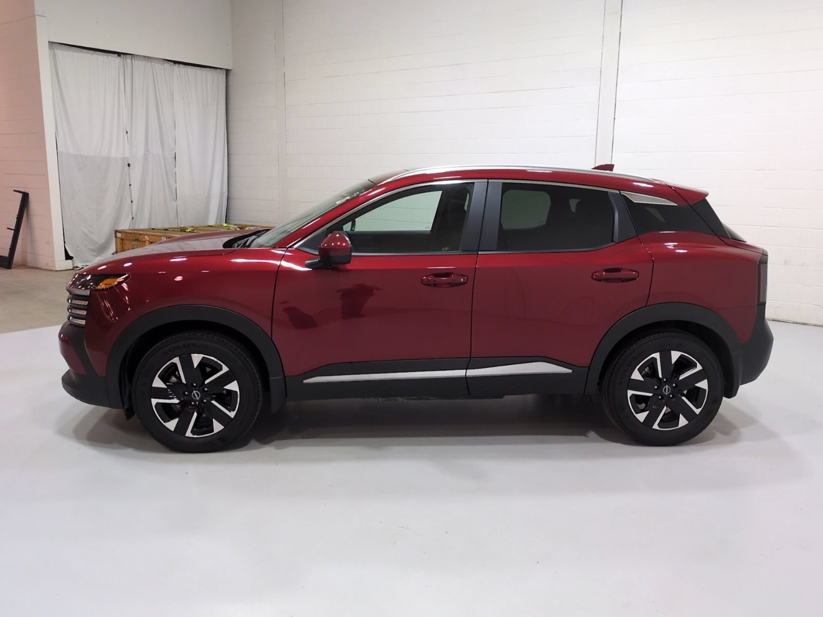 Used 2025 Nissan Kicks SV w/ SV Premium Package AWD/4WD image 6