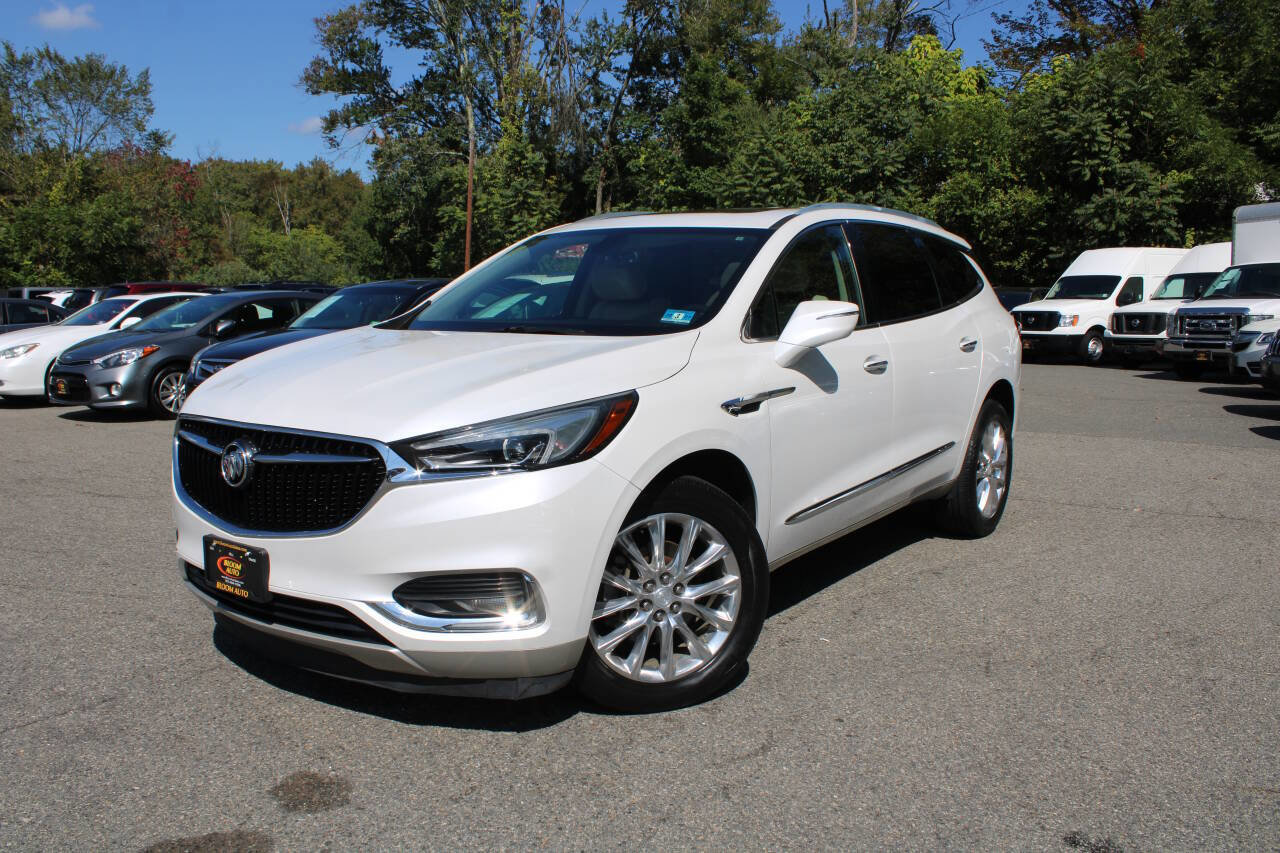 Used 2018 Buick Enclave Essence image 1